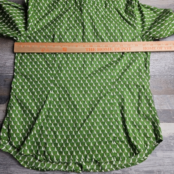 Talbots Women's Button Down Shirt Size 6 Green Dog With Ball Pattern - Picture 7 of 8